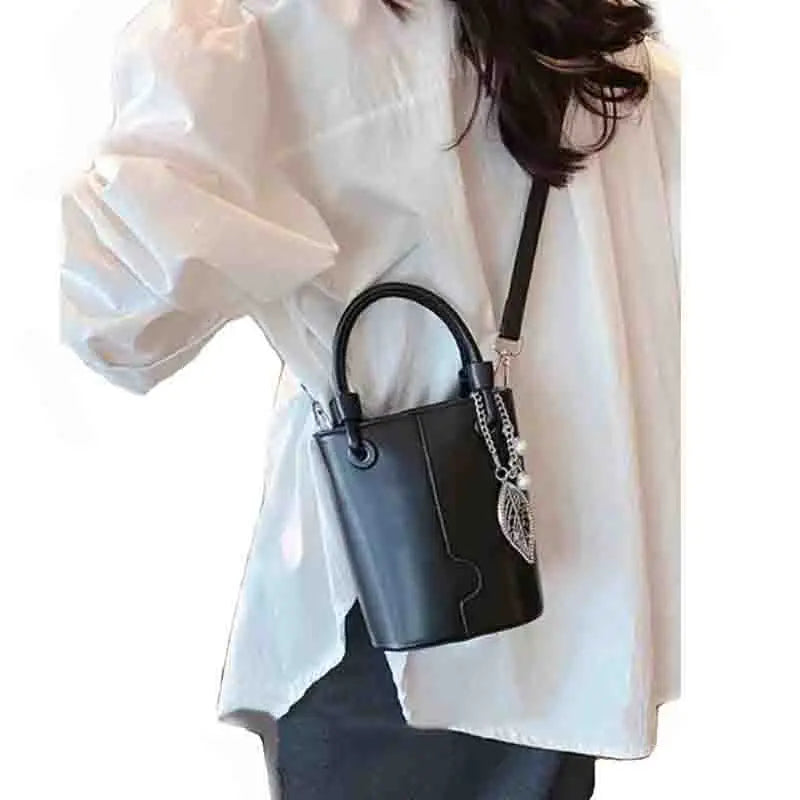 Bucket Shaped Bag. Retro Causal Chic Elegant.