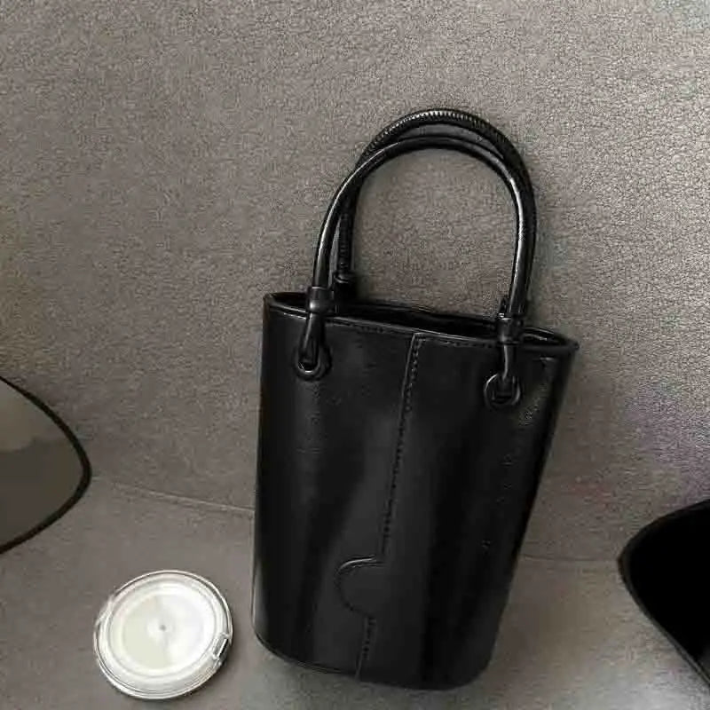 Bucket Shaped Bag. Retro Causal Chic Elegant.