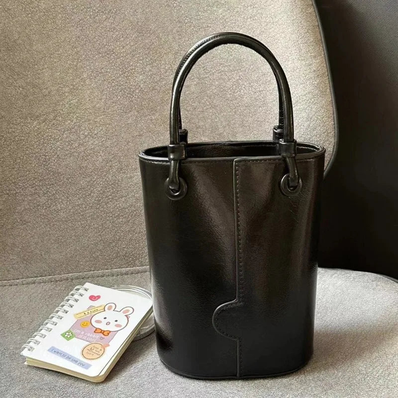 Bucket Shaped Bag. Retro Causal Chic Elegant.