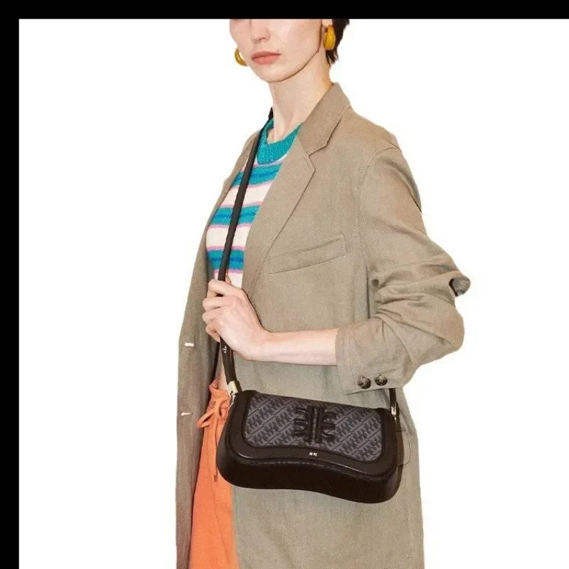 Single shoulder & underarm crossbody bag.